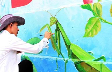Ngôi làng giữa Hà Nội bỗng đẹp nao lòng bởi những bức tranh tường