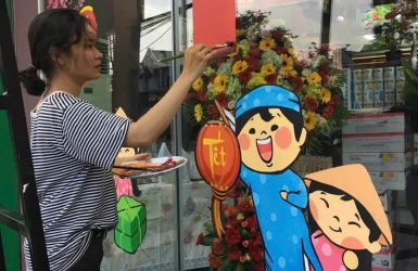 Vẽ tranh kính trang trí tết, cam kết sử dụng màu chất lượng