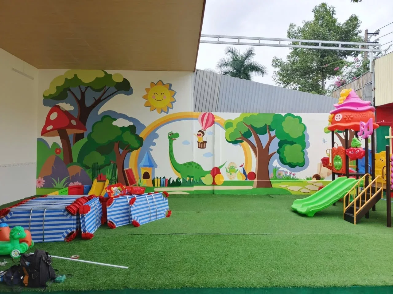vẽ tranh tường hoạt hình