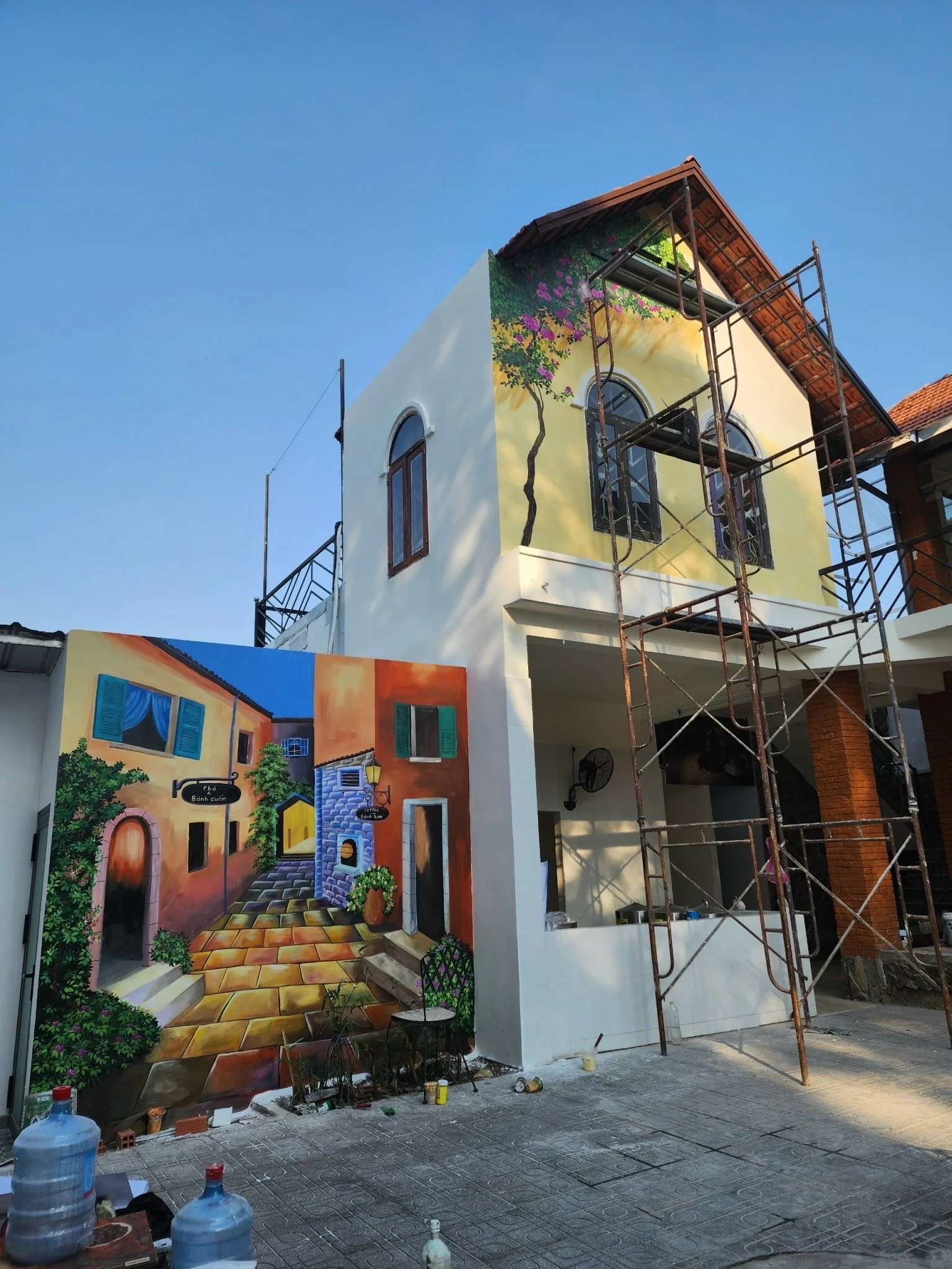 vẽ tranh tường ngoài trời